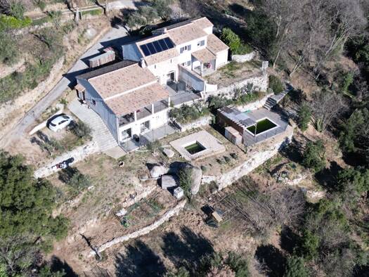 Maison à vendre 655 000 € 10 pièces 6 chambres 240 m² 8 800 m² de terrain Cros 30170