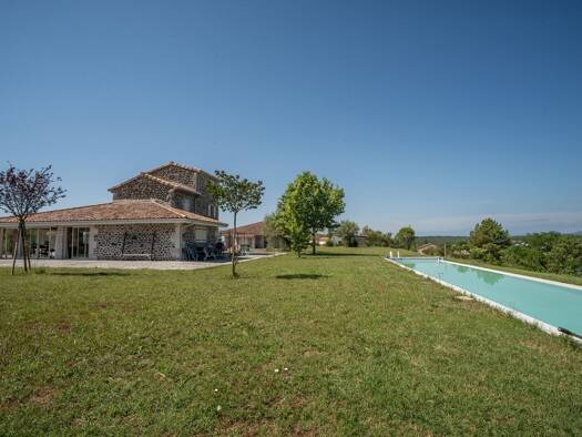 Villa à vendre 685 000 € 8 pièces 5 chambres 252 m² 15 825 m² de terrain Lussas 07170