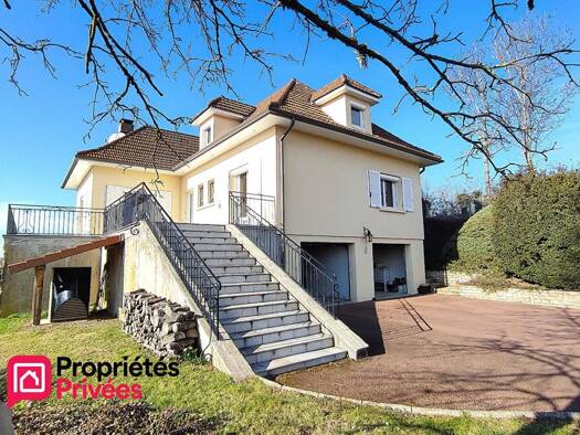 Maison à vendre 299 000 € 6 pièces 4 chambres 129 m² 1 743 m² de terrain Thizy-les-Bourgs 69240
