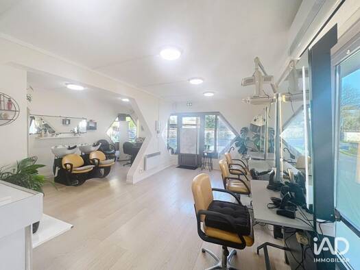 Local d'activités à vendre 34 000 € 32 m² d'espace de stockage Croix Blanche-Plein Ciel-Nord Est Le Mée-sur-Seine 77350