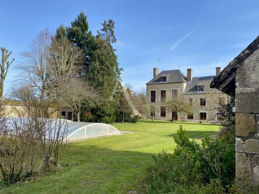 Maison à vendre 658 000 € 10 pièces 6 chambres 317 m² 2 200 m² de terrain Ouest Chécy 45430