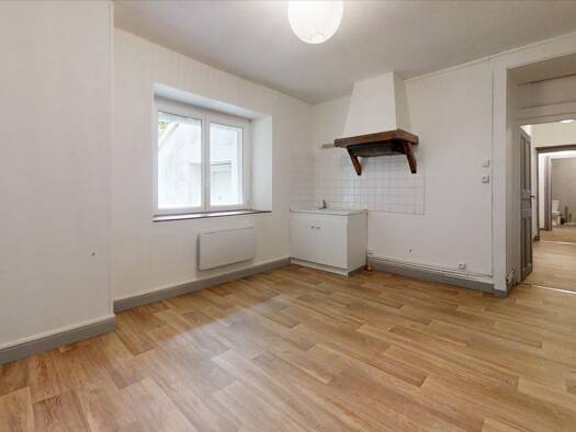 Appartement à louer 560 € 2 pièces 1 chambre 64,7 m² Étage 1/1 La Prairie-Cour Baume-les-Dames 25110