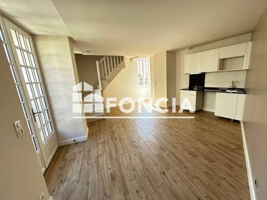 Duplex à louer 680 € 3 pièces 2 chambres 49,98 m² Étage 1/2 Centre Saintes 17100