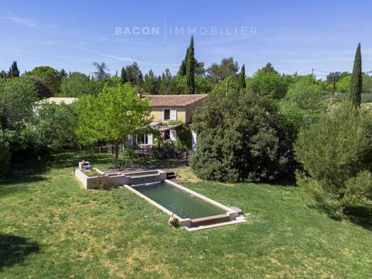 Maison à vendre 650 000 € 5 pièces 3 chambres 130 m² 2 800 m² de terrain Lacoste 84480