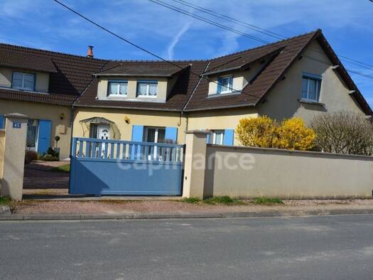 Maison à vendre 328 500 € 8 pièces 5 chambres 262 m² 3 545 m² de terrain Cuffy 18150
