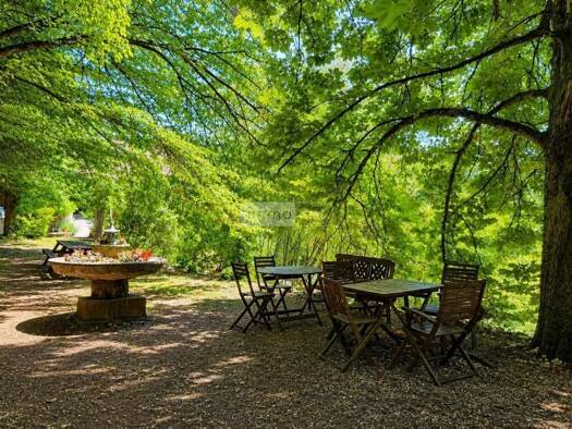 Maison à vendre 395 000 € 6 pièces 4 chambres 217 m² 4 518 m² de terrain Montanges 01200