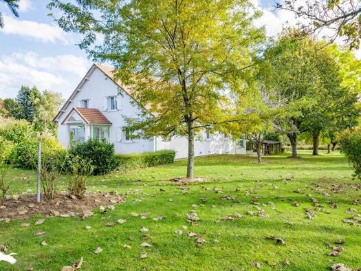 Maison de plain-pied à vendre 369 250 € 8 pièces 4 chambres 362 m² 7 460 m² de terrain Lourdoueix-Saint-Pierre 23360