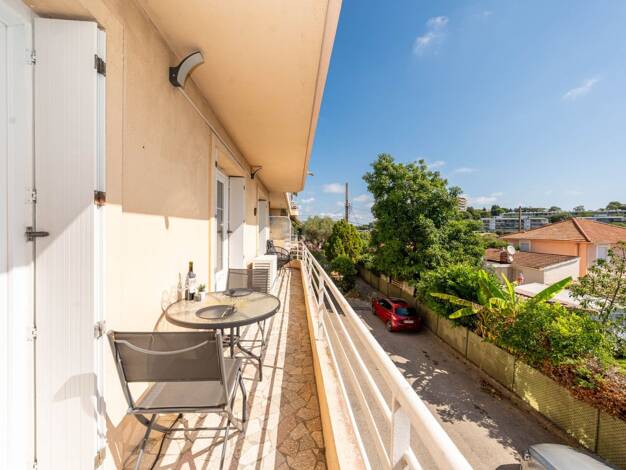 Appartement à vendre 375 000 € 3 pièces 2 chambres 58 m² Étage 1/3 Laval Antibes 06600