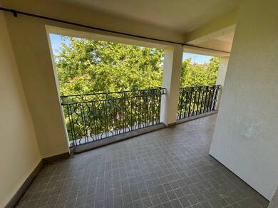 Appartement à louer 700 € 2 pièces 1 chambre 38,9 m² Dernier étage, Étage 4/4 Centre Ville Salon de Provence 13300