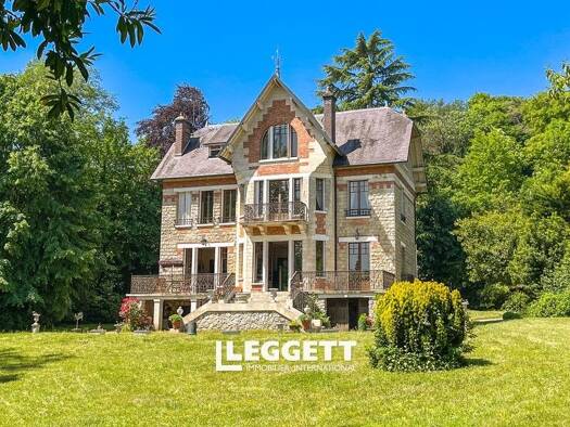 Maison à vendre 1 850 000 € 11 pièces 6 chambres 345 m² 3 904 m² de terrain Nord Parmain 95620
