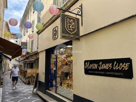 Boutique à vendre Fonds de commerce 250 700 € 30 m² de surface de vente Antibes 06600