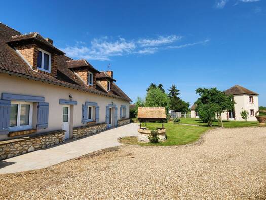 Maison à vendre 349 500 € 5 pièces 3 chambres 149 m² 6 232 m² de terrain Châteauneuf-en-Thymerais 28170