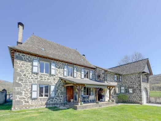 Maison à vendre 254 000 € 7 pièces 5 chambres 204 m² 1 000 m² de terrain Laroquevieille 15250