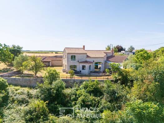 Maison à vendre 474 000 € 8 pièces 5 chambres 244 m² 8 700 m² de terrain Thouars 79100