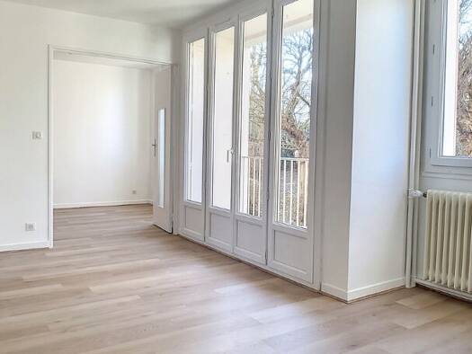 Appartement à louer 910 € 3 pièces 2 chambres 57 m² Dernier étage, Étage 3/3 Saint Martin Sud Etampes 91150