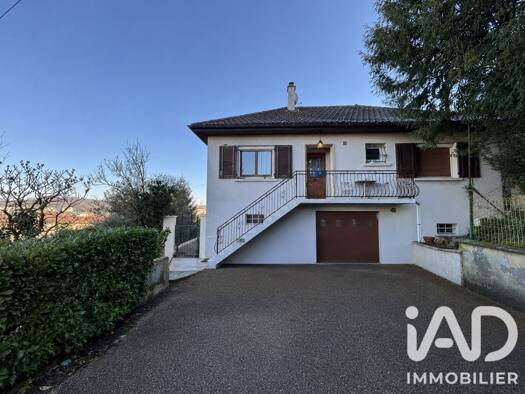 Maison à vendre 270 000 € 5 pièces 4 chambres 182 m² 2 310 m² de terrain Centre Ville Est Bourgoin-Jallieu 38300