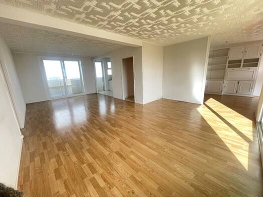 Appartement à vendre 81 000 € 5 pièces 3 chambres 104 m² Étage 6/6 Europe-Remicourt Saint-Quentin 02100