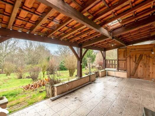 Maison de plain-pied à vendre 213 000 € 9 pièces 3 chambres 170 m² 10 030 m² de terrain La Chapelle-Gonaguet 24350