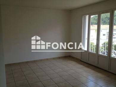 Appartement à louer 950 € 3 pièces 2 chambres 74,2 m² 2ème étage Centre Ville Bellegarde-sur-Valserine 01200