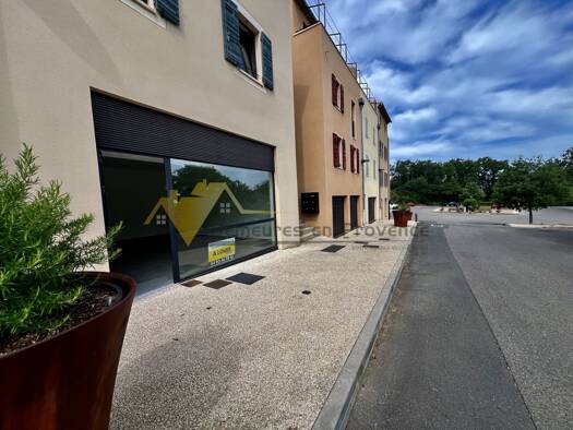 Local commercial à louer 738 € 47,1 m² de surface de vente Gigondas 84190