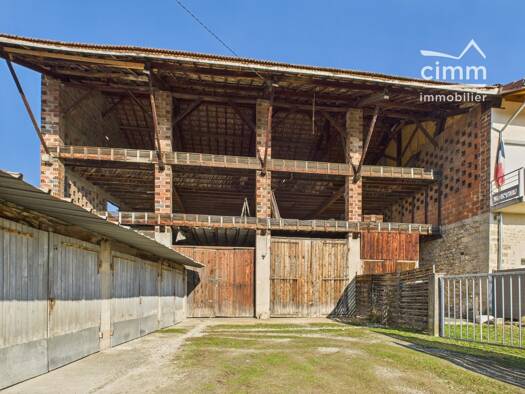 Parking à vendre 119 000 € 145 m² Plaine et Coteaux Tullins 38210