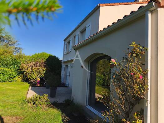 Maison à vendre 417 200 € 6 pièces 3 chambres 158 m² 2 002 m² de terrain Bourg La Chevrolière 44118