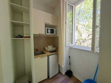 Appartement à louer 320 € 1 pièce 13 m² Étage 1/2 Privas 07000
