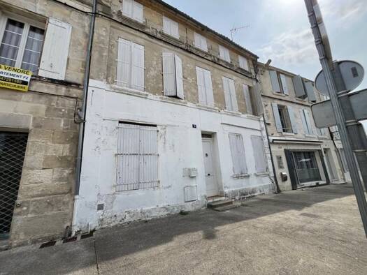 Maison à vendre 133 000 € 6 pièces 1 chambre 160 m² 66 m² de terrain Centre Saintes 17100