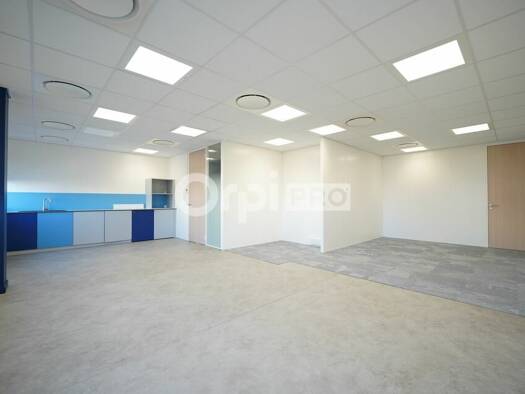 Espace bureau à louer 19 516 € 1 229 m² de bureaux divisible jusqu'à 1 229 m² Saint-Priest 69800