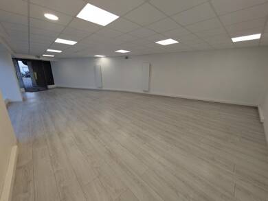 Local commercial à louer 650 € 69 m² de surface de vente Saint-Sever 40500