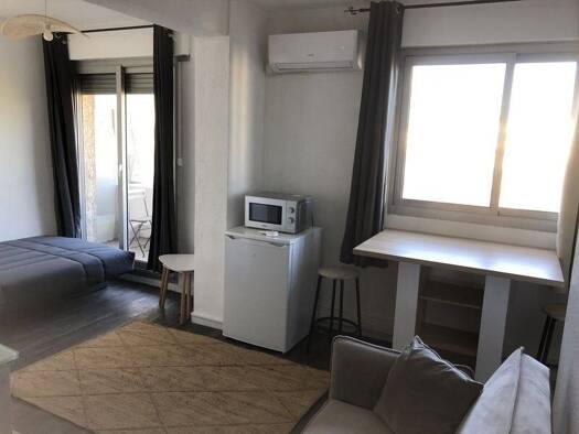 Appartement à louer 720 € 1 pièce 24 m² 3ème étage Marseille 8ème arrondissement 13008