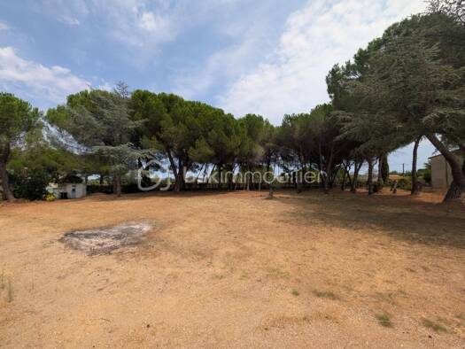 Terrain constructible viabilisé à vendre 249 000 € 1 872 m² de terrain Pézenas 34120