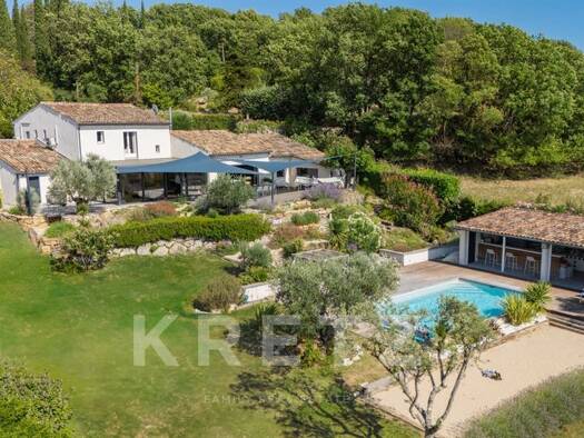 Maison à vendre 1 390 000 € 7 pièces 5 chambres 300 m² 10 000 m² de terrain Pierrevert 04860