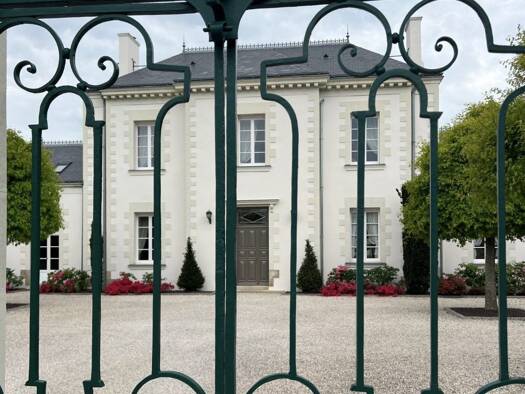 Maison à vendre 1 768 000 € 12 pièces 6 chambres 454 m² 13 000 m² de terrain Sud Les Sorinières 44840