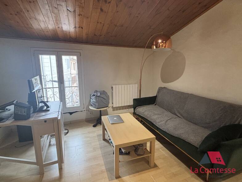 Appartement à louer 607 € 2 pièces 1 chambre 34 m² 2ème étage Lambesc 13410