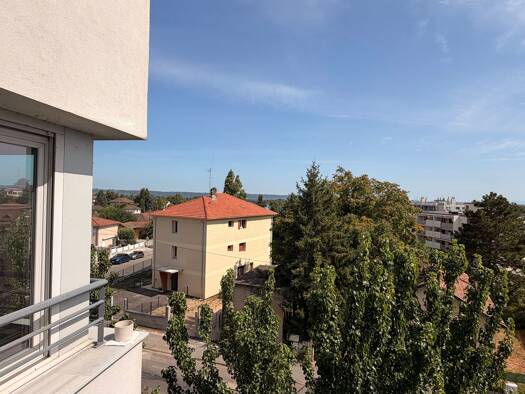 Appartement à vendre 259 000 € 3 pièces 2 chambres 60 m² Étage 3/4 Berthaudieres Décines-Charpieu 69150