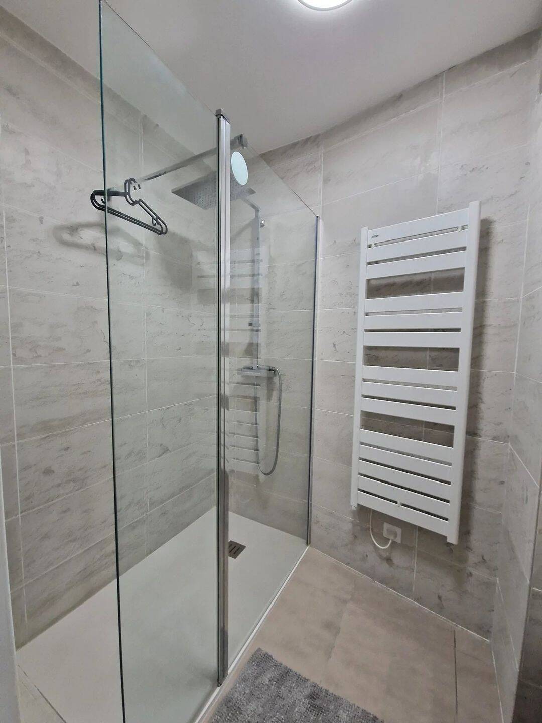 2 PIECES MEUBLE - BAIL ETUDIANT - DUREE 9 MOIS - AVENUE MARECHAL — 5