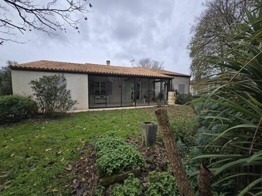 Maison à vendre 243 800 € 5 pièces 4 chambres 132 m² 2 400 m² de terrain Jonzac 17500