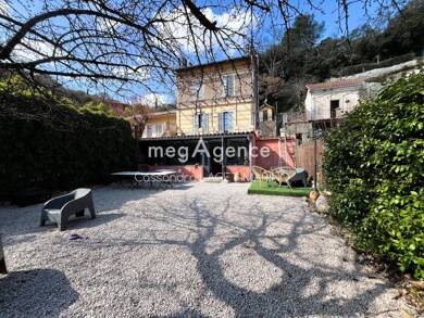 Maison à vendre 390 000 € 3 pièces 2 chambres 240 m² 900 m² de terrain Carces 83570