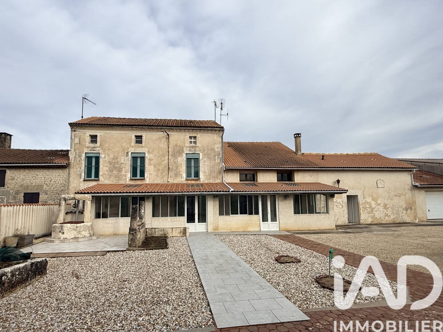 Maison à vendre, 296m², SAINT GENIS DE SAINTONGE