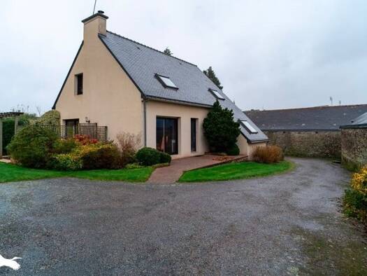 Maison à vendre 262 400 € 5 pièces 4 chambres 134 m² 1 849 m² de terrain Gourin 56110