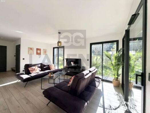 Maison à vendre 470 000 € 4 pièces 3 chambres 130 m² 381 m² de terrain Sud Scionzier 74950