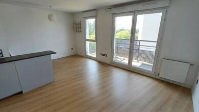 Appartement à louer 815 € 1 pièce 31,8 m² 2ème étage Dhuys-François Mitterand Bagnolet 93170