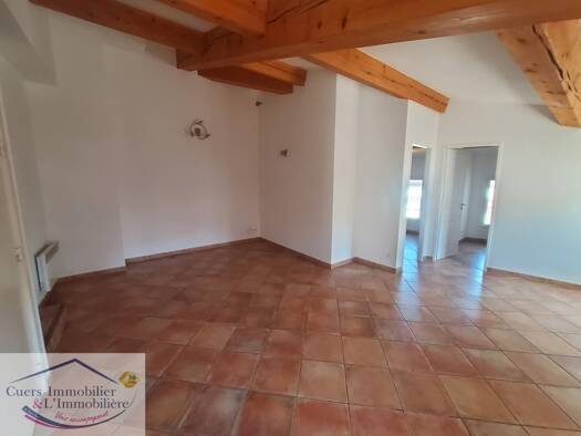 Appartement à louer 741 € 3 pièces 2 chambres 57,9 m² Étage 3/3 Cuers 83390