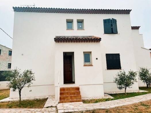 Appartement à louer 650 € 2 pièces 1 chambre 41,7 m² 1er étage Sanary-sur-Mer 83110