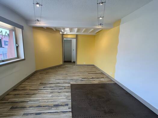 Boutique avec bail commercial 585 € 41 m² de surface de vente Parc Nord Mâcon 71000