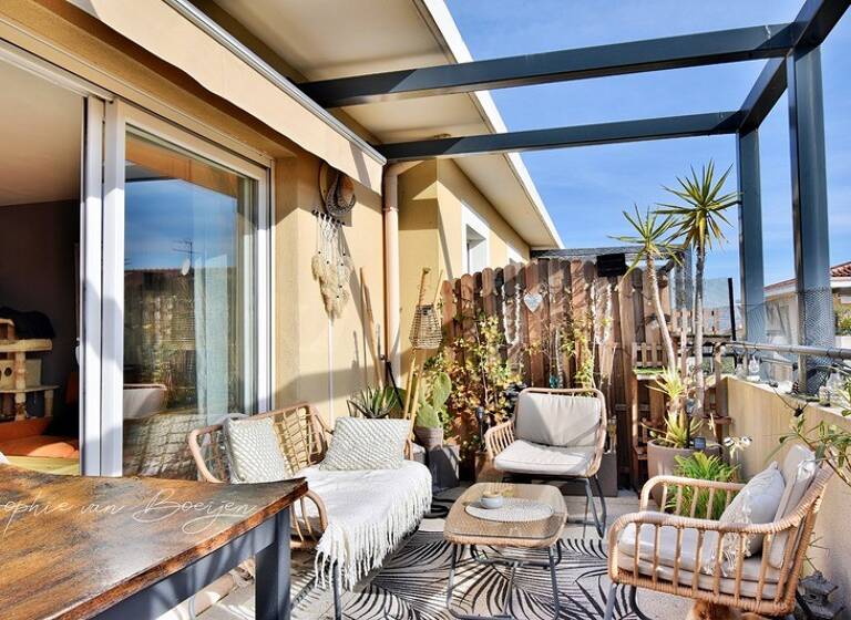 Appartement à vendre 349 000 € 3 pièces 2<br/>chambres 66 m²<br/>superficie Dernier étage, 3/3<br/>étage Aix-en-Provence 13100