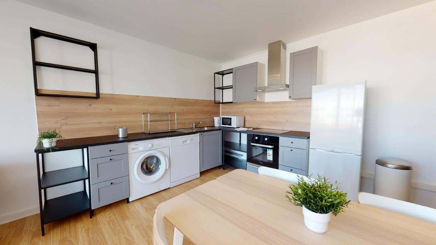 Room in Place Wilson, Villeurbanne for 82 m² with 4 bedrooms - C — 8