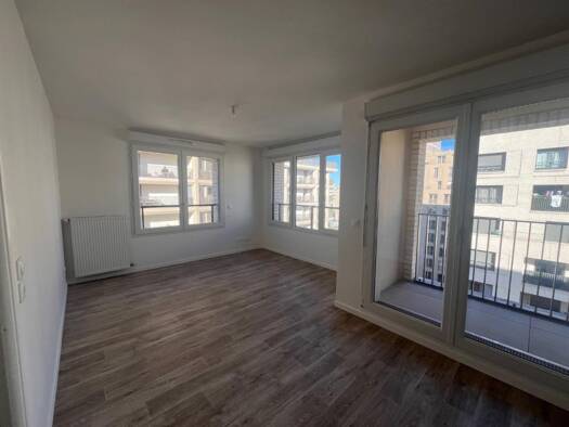 Duplex à louer 1 647 € 4 pièces 3 chambres 88 m² 8ème étage Prefecture Bobigny 93000