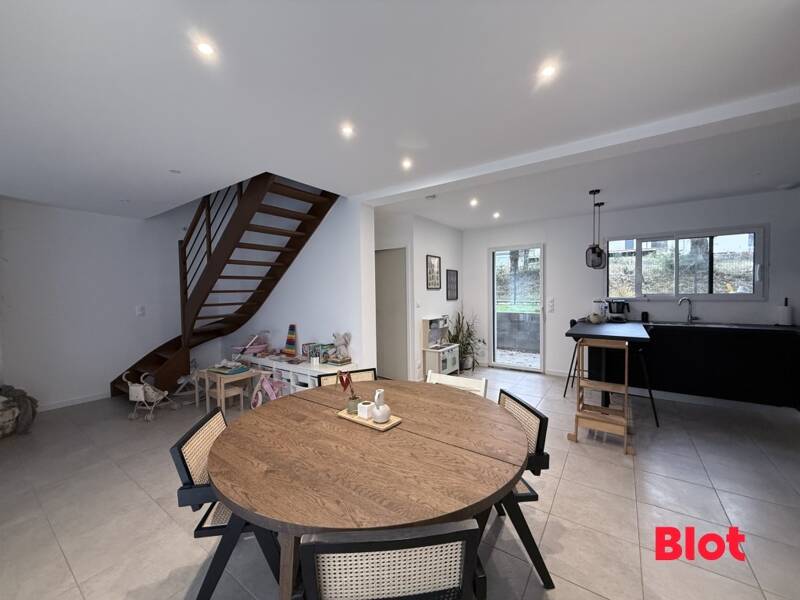 Maison à louer, 97m², BOURG DES COMPTES